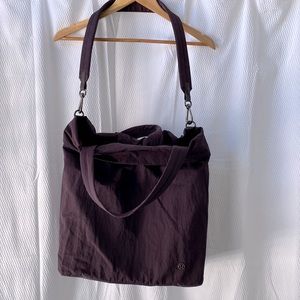 Lululemon shoulder bag.